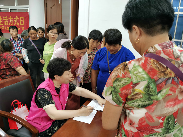 我院走进镇湖街道开展女性专题科普讲座2.jpeg