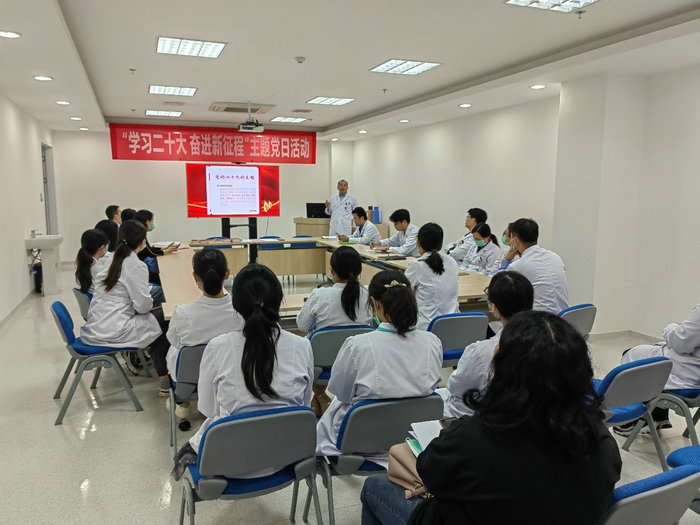 第五党支部开展“学习二十大，奋进新征程”主题党日活动.jpg
