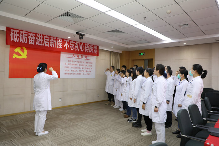 “学习二十大、聚力现代化” 第六党支部开展主题党日暨初心论坛活动.JPG