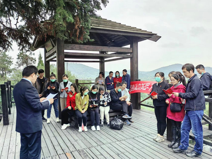 砥砺奋进启新程，不忘初心铸辉煌——第二党支部开展“初心论坛”活动.jpg
