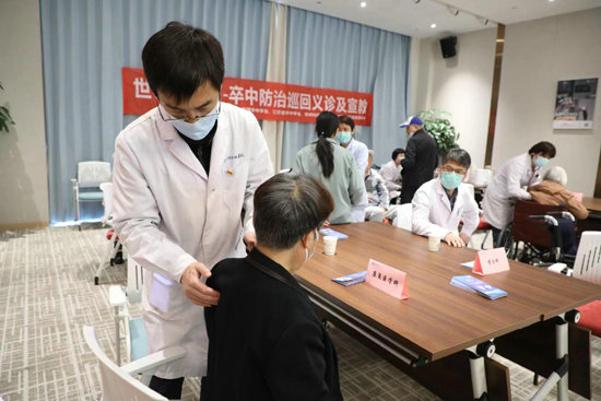 新苏网：让“夕阳红”更健康，苏州一社区举办“世界卒中日”主题活动2.jpg