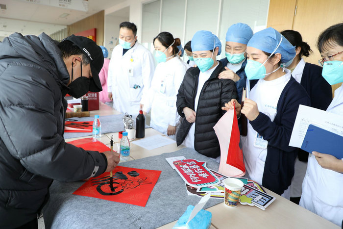 浓浓墨香迎新春 我院开展第四届“迎春送福”写春联活动.jpg
