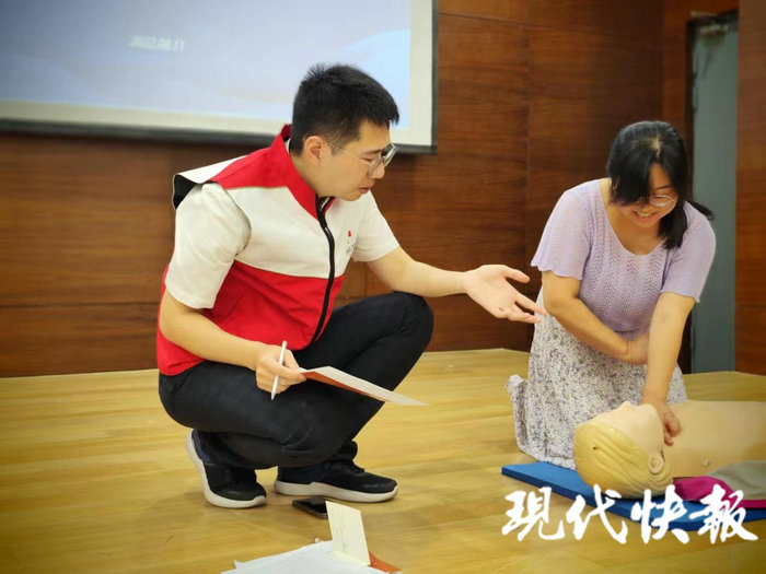 现代快报全媒体：苏州1人获评全国红十字志愿服务先进典型.jpg