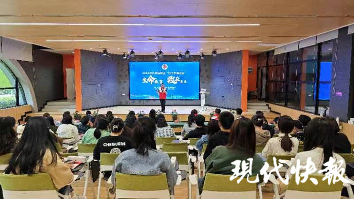 现代快报网：“急小新”表情包发布，苏州高新区“红十字博爱周”落幕2.jpg