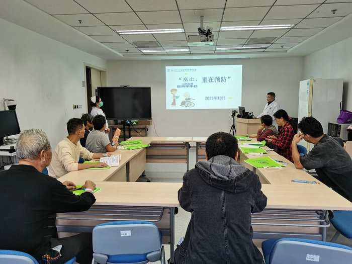 科普讲座助力预防脑卒中 神经内科开展医患座谈会.jpg