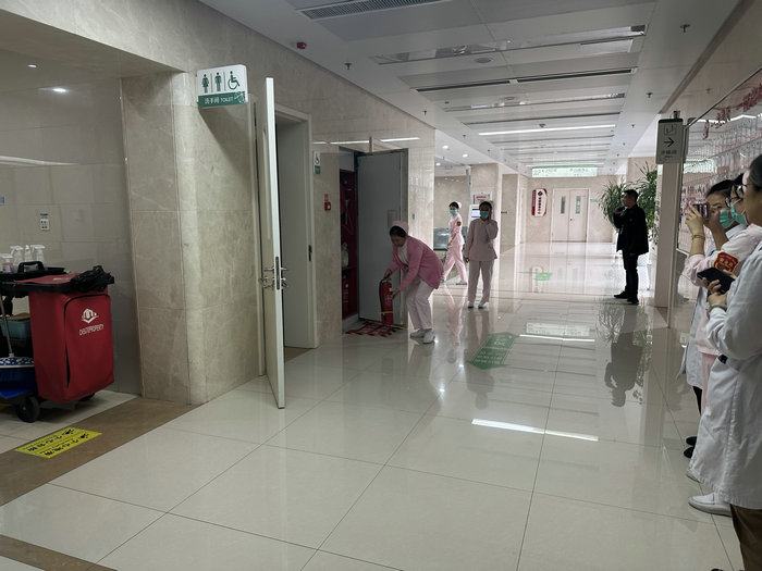 我院开展治安、消防综合应急处置演练 (2).jpg
