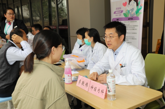 我院健康义诊走进南京大学苏州校区2.png