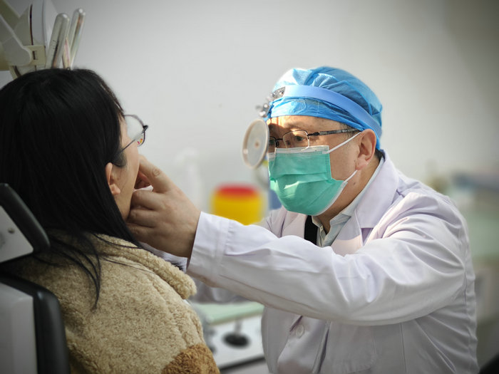 南大鼓楼医院耳鼻咽喉头颈外科专家首诊 专业诊疗赢得赞誉2.jpg