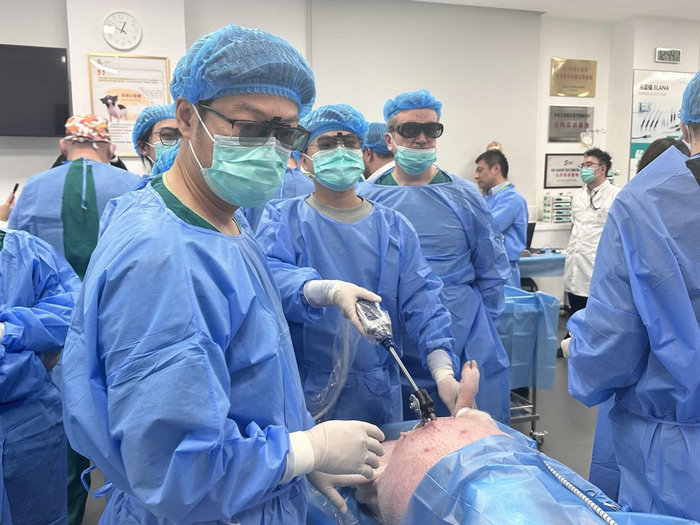 我院普外二科团队与俄罗斯医生团队开展荧光腹腔镜技术交流活动2.jpg