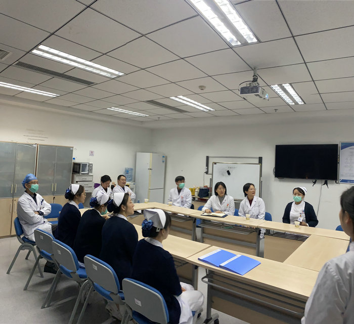 南大鼓楼医院安宁疗护中心专家莅临指导.jpg