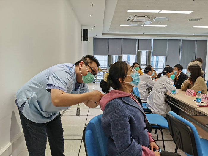 “义诊进院所，健康高新行”健康义诊走进审协江苏中心.jpg