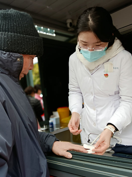 践行“四敢”精神，第一党支部义诊活动走进浒墅人家2.jpg