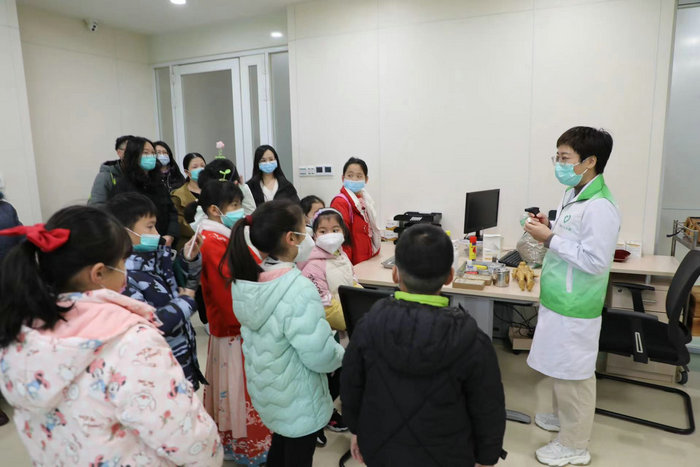 我院开展中医成长贴义诊科普活动.jpeg