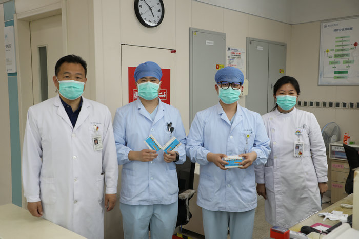 “防流感、送关怀、保健康”我院工会为一线职工发放“健康礼”2.jpg