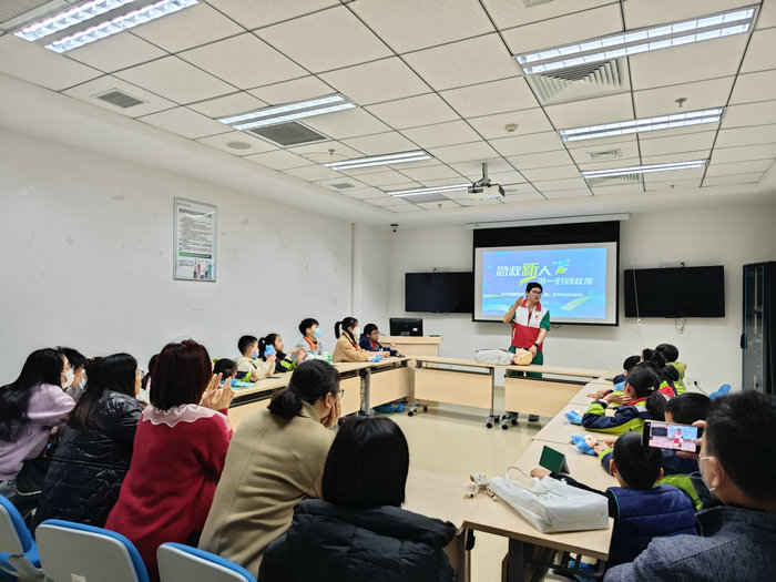 急救新人丨我院开展急救普及培训活动.jpg