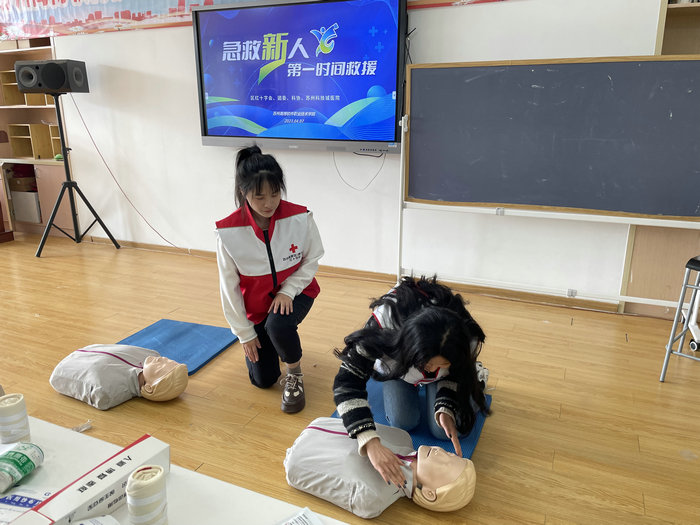 急救新人丨我院在苏州高博软件职业技术学院开展初级救护培训2.jpg