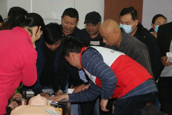 急救新人丨应急救护培训走进新区公交公司2.jpg