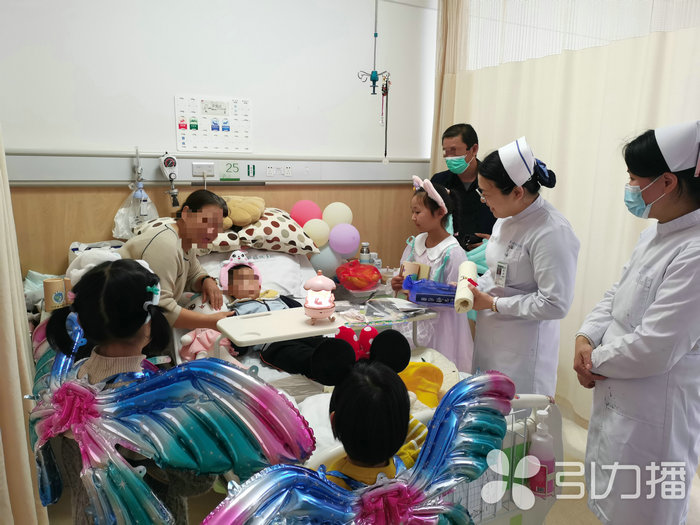 苏报集团（引力播）：肿瘤患儿欲放弃治疗 “天使宝贝团”送上星辰和勇气.jpg