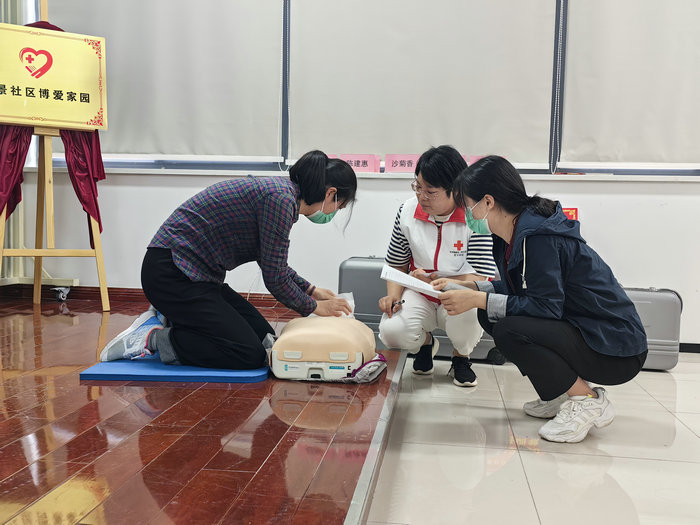 急救新人丨应急救护培训走进龙景社区 (3).jpg