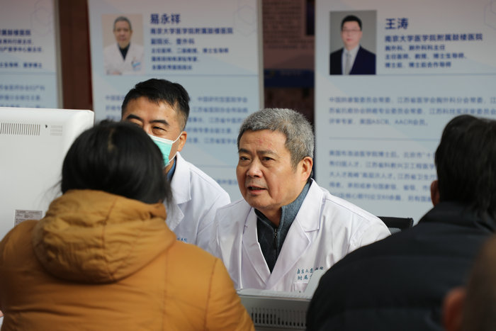 鼓楼医院在我院大型义诊，多学科技术指导专家受聘3.jpg