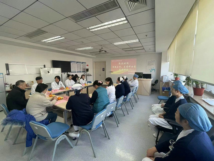 苏大附一院专家莅临我院指导安宁疗护及癌痛临床管理工作.jpg