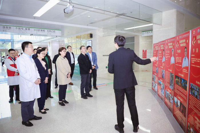 江苏省红十字会支苏平会长一行来院调研指导2.JPG
