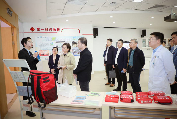 江苏省红十字会支苏平会长一行来院调研指导4.JPG