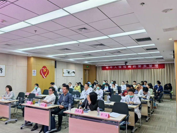 南大苏州医院举办老年人慢性病营养管理培训班2.jpg