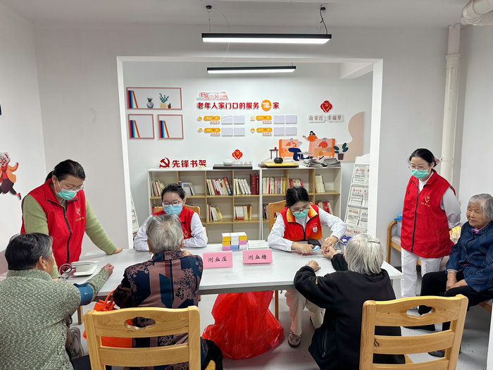 医路先锋 我院糖尿病健康义诊走进龙昌社区2.jpg