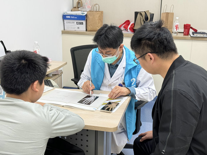 我院开展公益义诊活动 助力儿童生长发育2.jpg