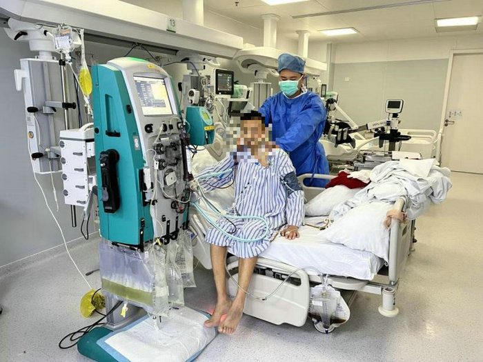 男子酒后腹痛住进ICU 专家提醒：警惕急性胰腺炎_1.jpg