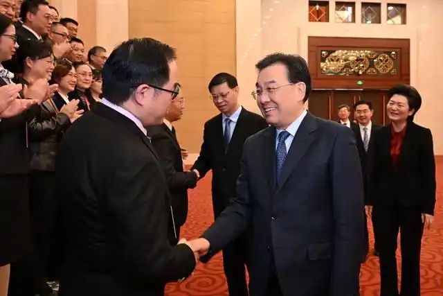 卢建林副院长作为典型代表参加江苏援外医疗队派遣60周年纪念大会.jpg