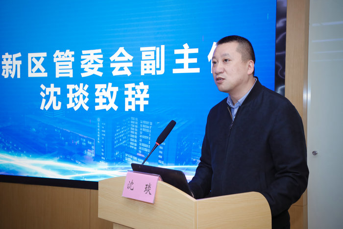 我院“腔镜手术机器人临床应用示范与培训中心”揭牌成立4.jpg