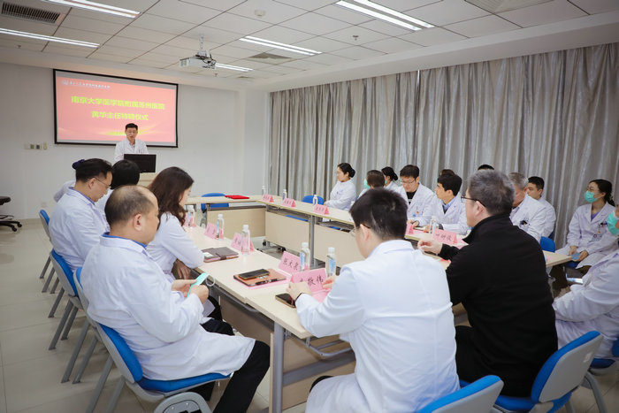 全国知名胃外科专家黄华教授正式8B4A1138全国知名胃外科专家黄华教授正式.jpg