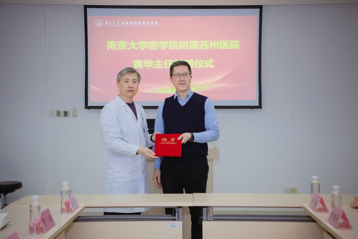 全国知名胃外科专家黄华教授正式8B4A1160全国知名胃外科专家黄华教授正式.jpg