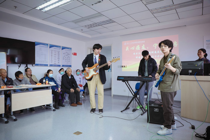 我院举办“关心‘爱’友•宁馨过年”主题活动3.jpg