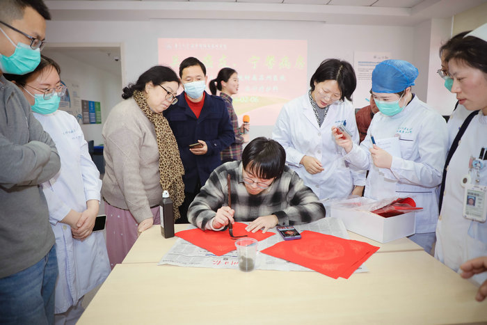我院举办“关心‘爱’友•宁馨过年”主题活动4.jpg
