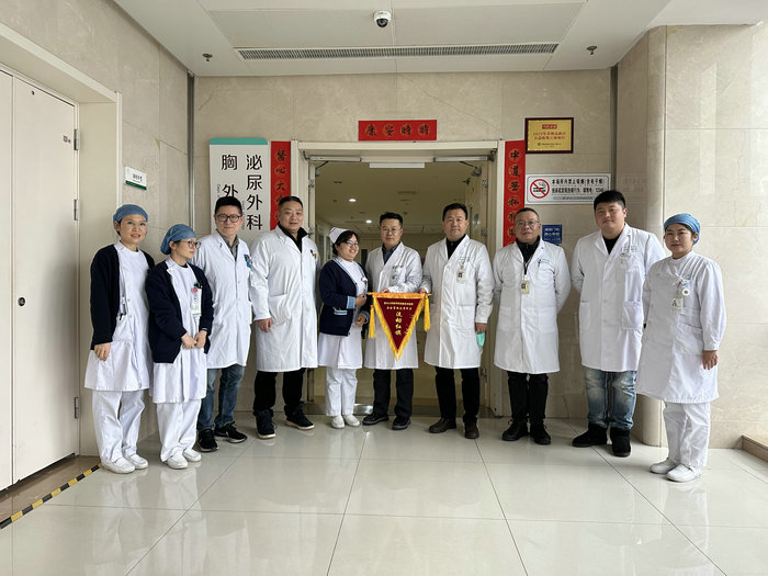 “流动红旗”挂起来 安全生产扎实抓——我院开展安全生产流动红旗评比活动.jpg