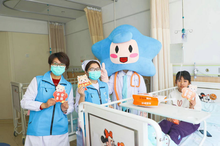 让健康传递爱，儿科病房新年礼温暖迎新2.jpg