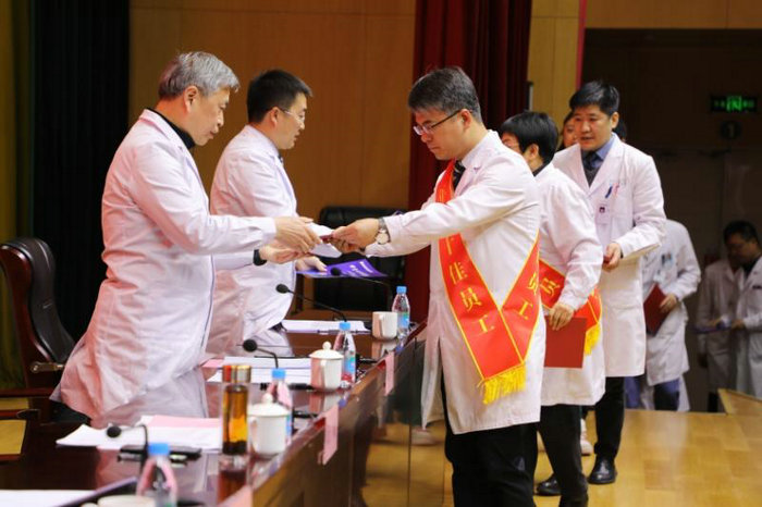南大苏州医院2024年度工作动员大会召开，各类先进获表彰10.jpg