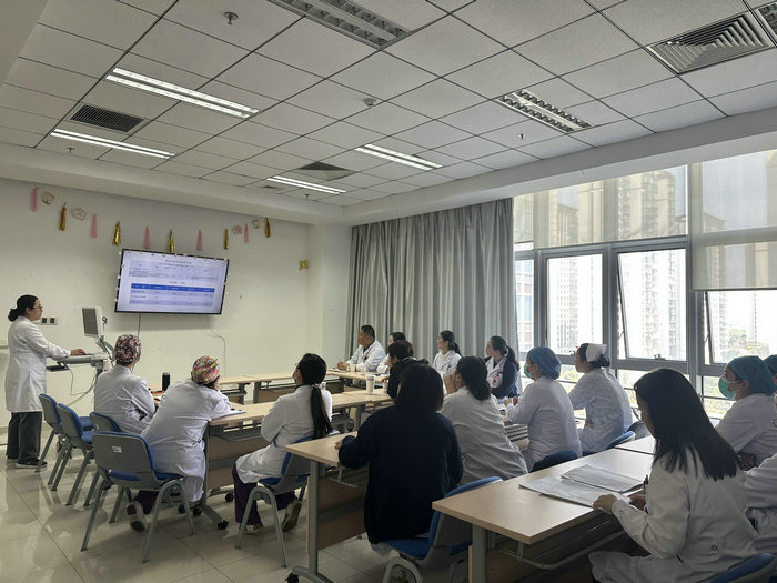 南京鼓楼医院产科戴毅敏主任来院指导交流 (2).jpg