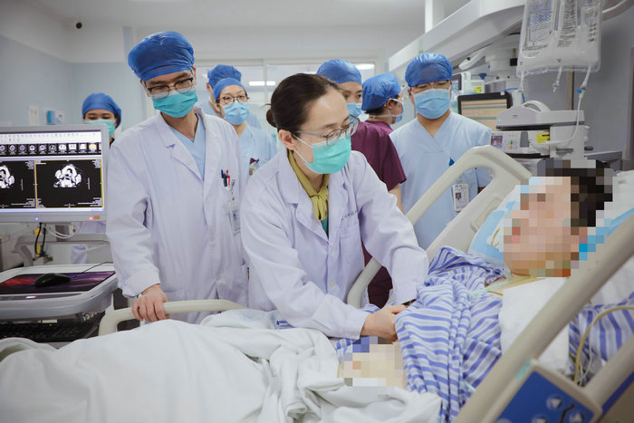 南京鼓楼医院重症专家助力南大苏州医院学科再获新动力.jpg