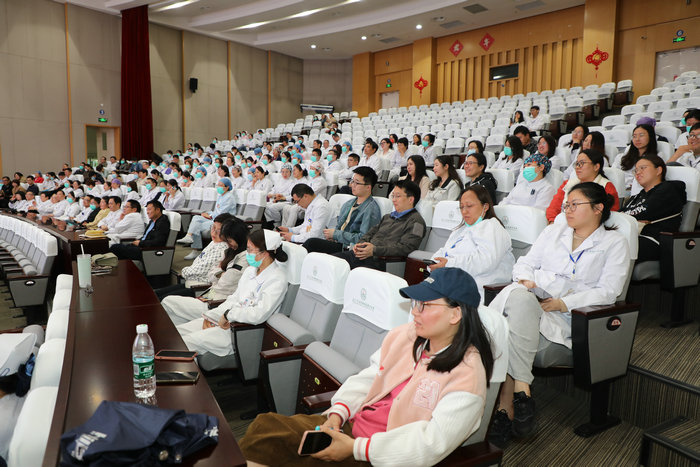 我院举办专题讲座：强化医患纠纷应对，共筑和谐医疗安全新防线2.jpg