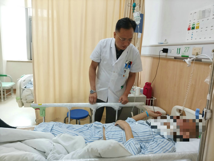 24岁女孩患晚期胃癌 专家建议出现早期症状勿忽视.jpg