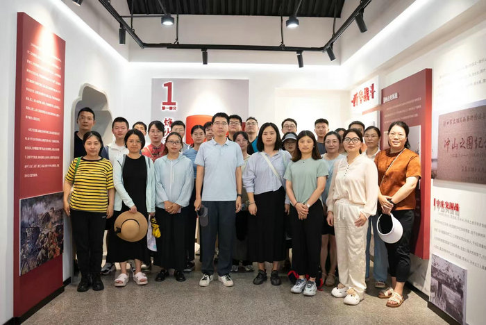 太湖科学城青年开展红色团建及“金黄桃香”主题活动2.jpg