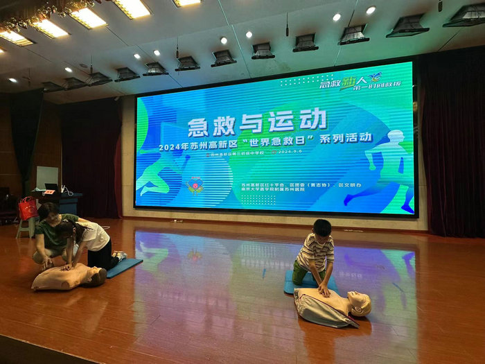 “让健康传递爱”专题讲座走进新区三中2.jpg