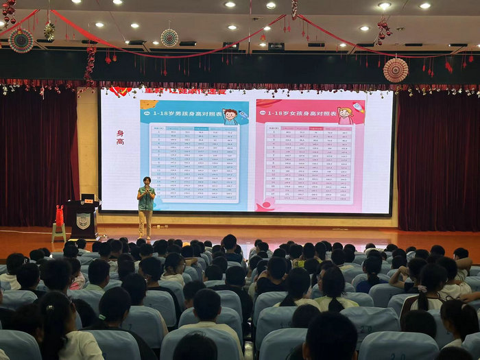 “让健康传递爱”专题讲座走进新区三中3.jpg