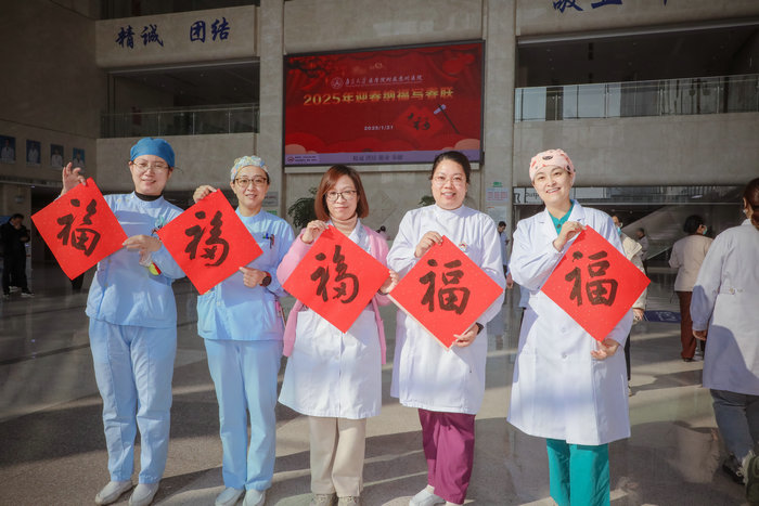 我院举办第六届“迎春送福写春联”活动3.jpg