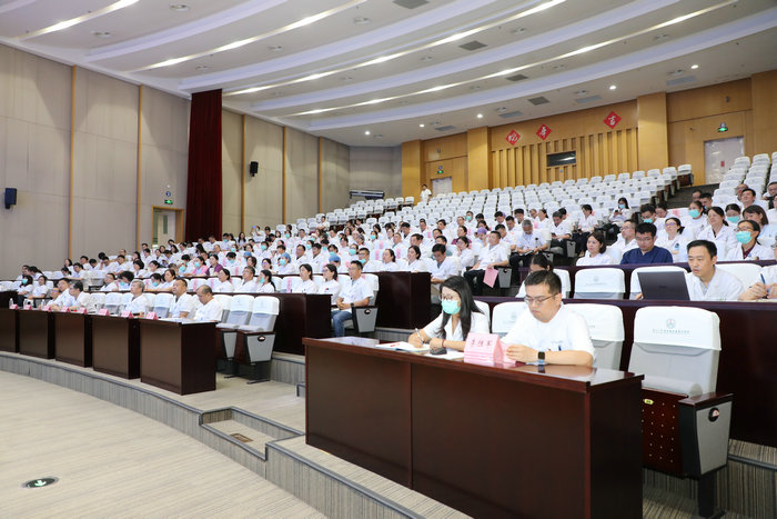 凝心聚力冲刺“三乙”  我院召开等级医院评审冲刺动员大会.jpg