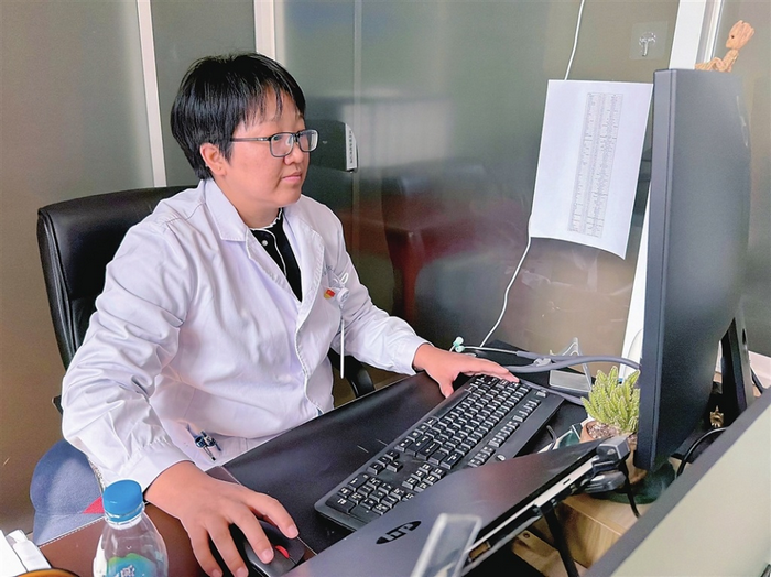 在“云端”守护呼吸 一名党员医生的互联网医疗实践.png 在“云端”守护呼吸 一名党员医生的互联网医疗实践.png